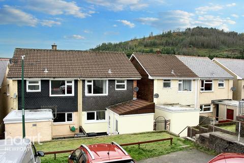 2 bedroom end of terrace house to rent, Hill Crest View, Abertillery