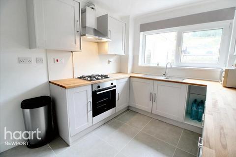 2 bedroom end of terrace house to rent, Hill Crest View, Abertillery