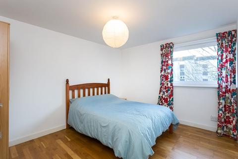 2/3 Calder Crescent, Edinburgh, EH11 4JG