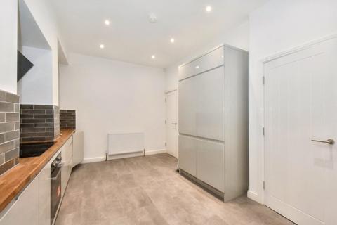 undefined, Royal Park Grove, Hyde Park, Leeds, West Yorkshire
