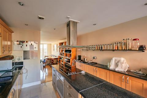 13 Holland Gardens, Brentford, TW8 0BE