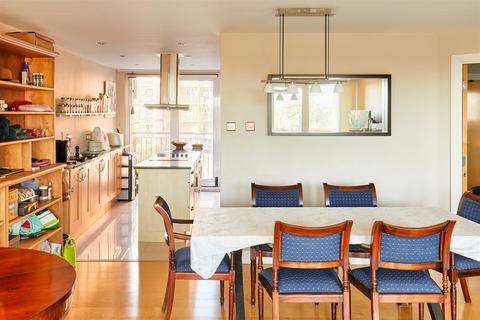 13 Holland Gardens, Brentford, TW8 0BE
