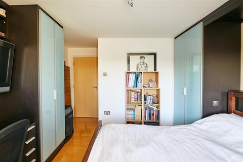 13 Holland Gardens, Brentford, TW8 0BE