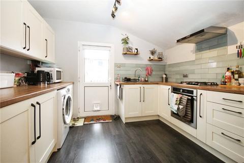 3 bedroom apartment to rent, Woodville Road, Thornton Heath, Surrey, CR7