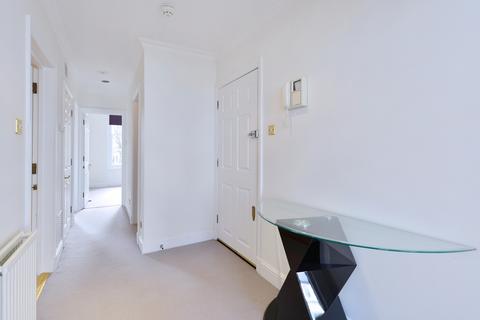 2 bedroom flat to rent, Somerset Court, W8