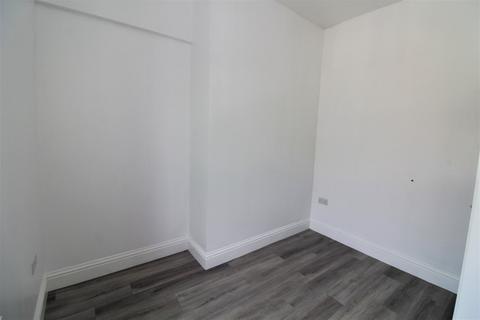 2 bedroom terraced house to rent, Rawling Street, Keighley, BD21