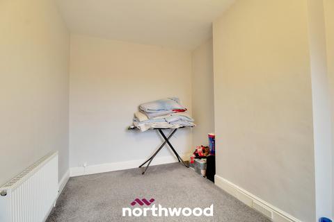 3 bedroom terraced house to rent, Earlesmere Avenue, Doncaster DN4