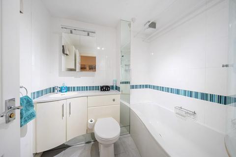 2 bedroom flat for sale, Waterside Court, Alton, Hampshire, GU34