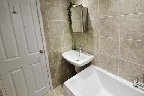 2 bedroom end of terrace house to rent, Nora Place, Bramley, , LS13 3JE