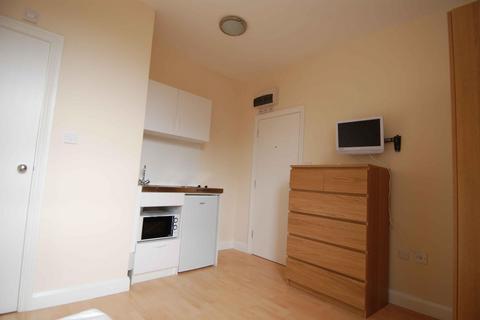 Studio to rent, Brownhill Road, Catford, London, SE6