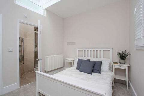 2 bedroom flat to rent, Montpelier Crescent, Brighton