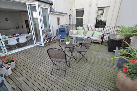 3 bedroom apartment to rent, Adelaide Crescent, Hove