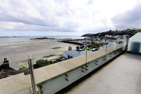 4 bedroom terraced house to rent, A stunning 4 bed 4 bath townhouse in St Aubin