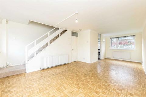 2 bedroom maisonette to rent, Alanthus Close, London SE12