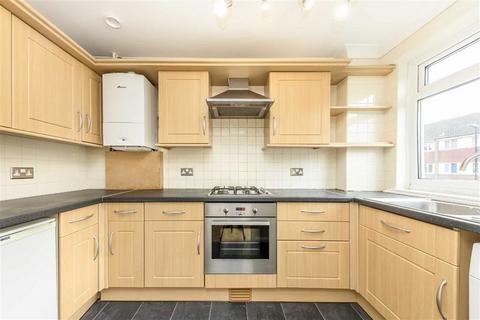 2 bedroom maisonette to rent, Alanthus Close, London SE12