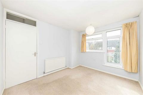 2 bedroom maisonette to rent, Alanthus Close, London SE12