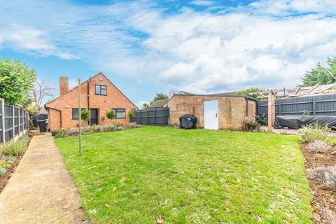 3 bedroom detached bungalow for sale, Finedon Road, Kettering NN15