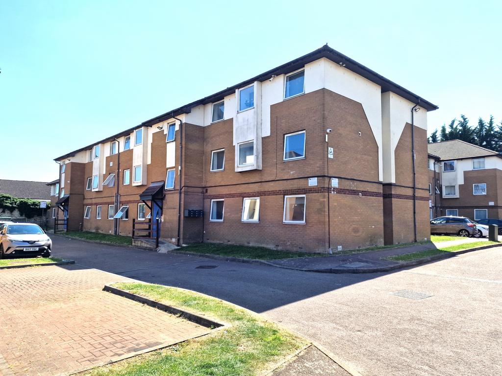 One bedroom unfurnished ground floor flat availab