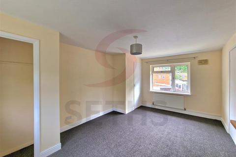 2 bedroom end of terrace house to rent, Aisne Road, Leicester LE18