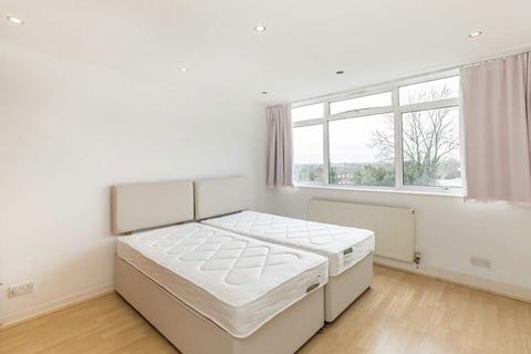 3 bedroom flat to rent, Heronsforde, London W13