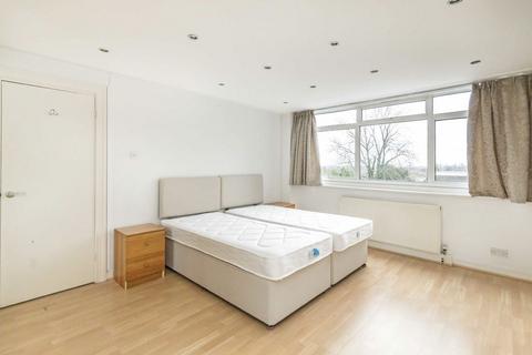 3 bedroom flat to rent, Heronsforde, London W13