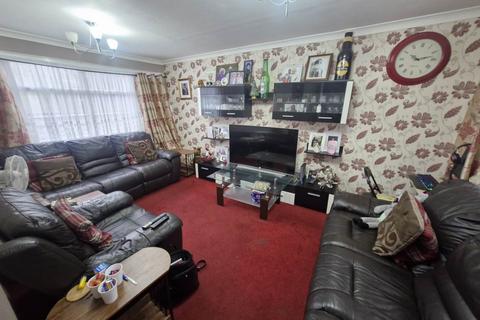 3 bedroom end of terrace house for sale, Waleys Close, Luton LU3