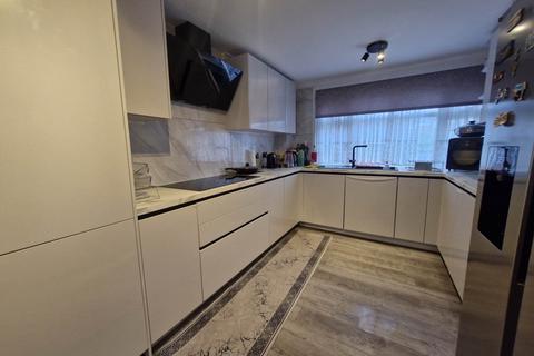 3 bedroom end of terrace house for sale, Waleys Close, Luton LU3