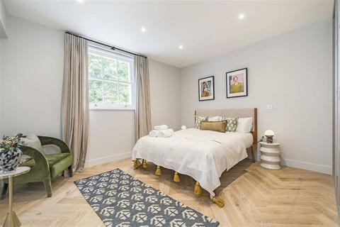 1 bedroom flat to rent, Charlotte Street, London W1T