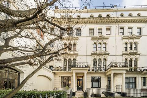 Studio for sale, Kensington Gardens Square, London W2