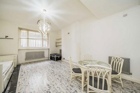 Studio for sale, Kensington Gardens Square, London W2