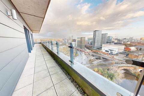 2 bedroom penthouse for sale, Rivergate House, Wilburn Basin, Ordsall Lane