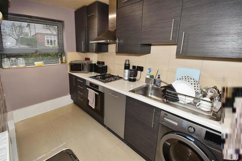 2 bedroom apartment to rent, Glengall Road, Woodford Green IG8