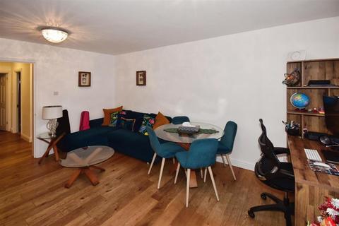 2 bedroom apartment to rent, Glengall Road, Woodford Green IG8