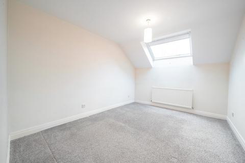 2 bedroom flat for sale, Park Crescent, Roundhay, Leeds, LS8