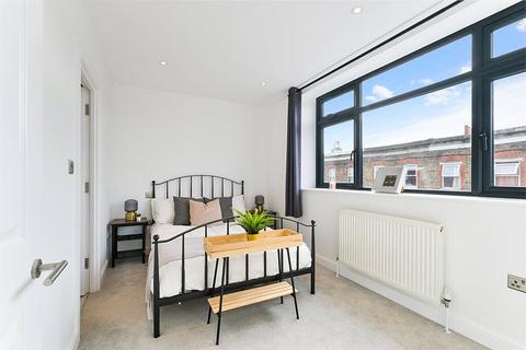 3 bedroom apartment to rent, Portland Road, South Norwood