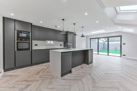 46 Albemarle Gardens, New Malden, KT3 5BD