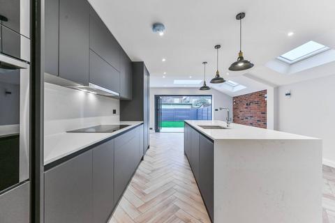 46 Albemarle Gardens, New Malden, KT3 5BD