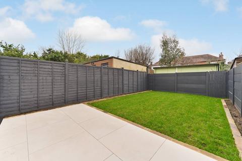 46 Albemarle Gardens, New Malden, KT3 5BD