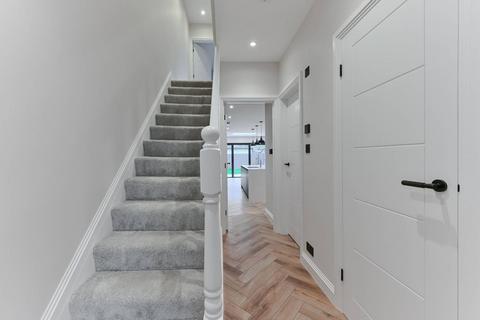 46 Albemarle Gardens, New Malden, KT3 5BD