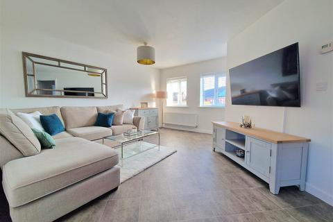 2 bedroom maisonette for sale, Hovingham Drive, Great Denham, Bedford