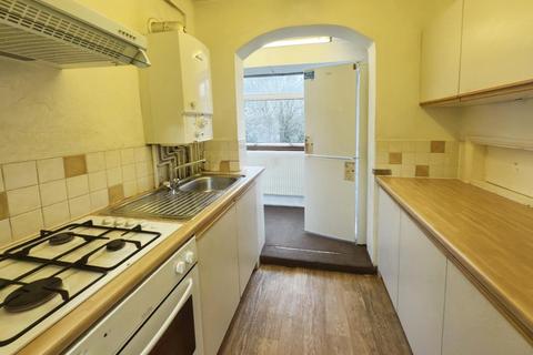 12 Reynolds Close, Carshalton, SM5 2AY