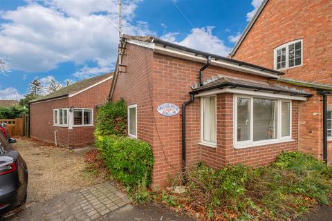 1 bedroom semi-detached bungalow for sale, Station Road, Evesham WR11