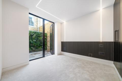 Flat 2, 21 Wisteria Road, London, SE13 5HW