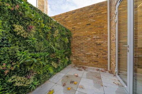 Flat 2, 21 Wisteria Road, London, SE13 5HW