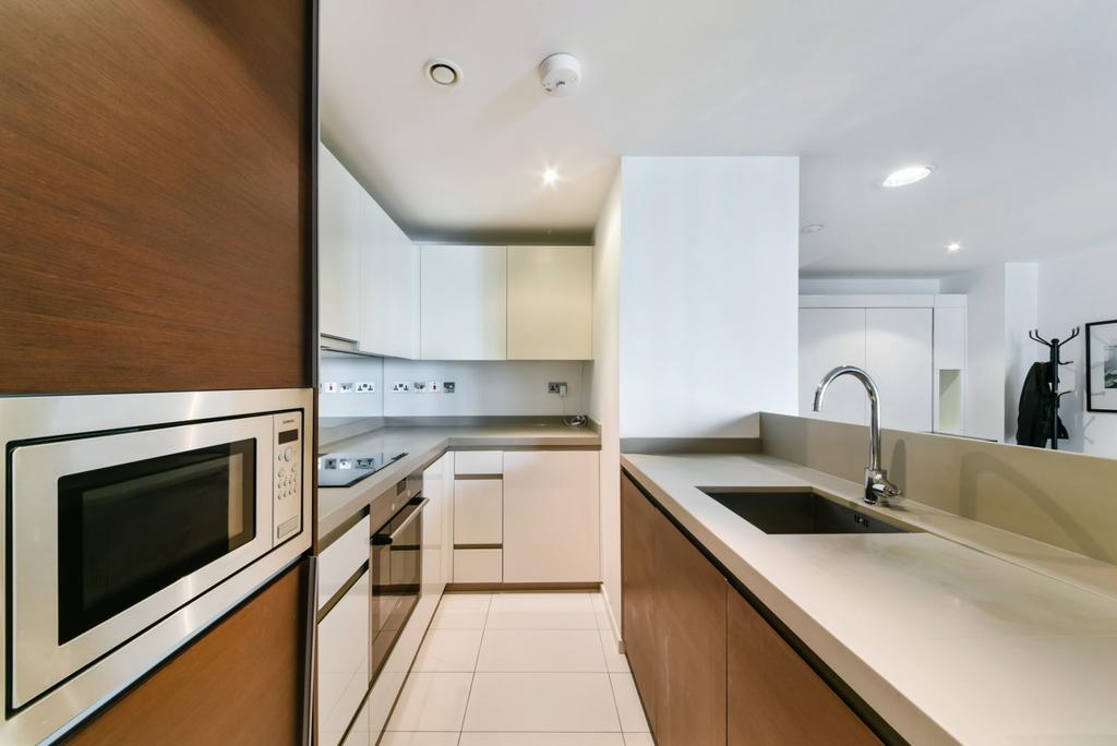 Apartment in Canary Wharf - View 2
