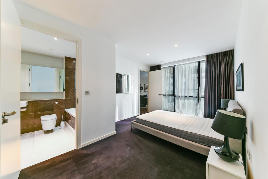 Apartment in Canary Wharf - View 5