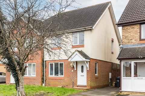 3 bedroom semi-detached house to rent, Kelvin Gardens, Croydon, CR0