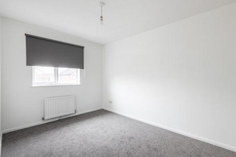 3 bedroom semi-detached house to rent, Kelvin Gardens, Croydon, CR0