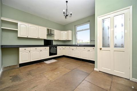 3 bedroom end of terrace house to rent, Harper Terrace, Yeadon, Leeds