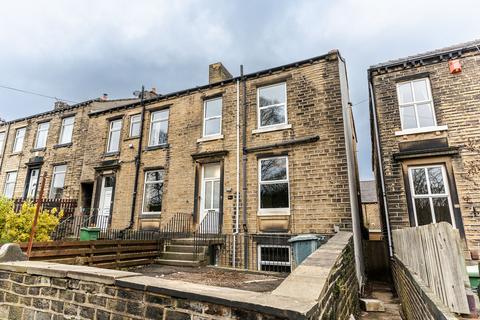 2 bedroom end of terrace house to rent, Victoria Street, Lindley, HD3